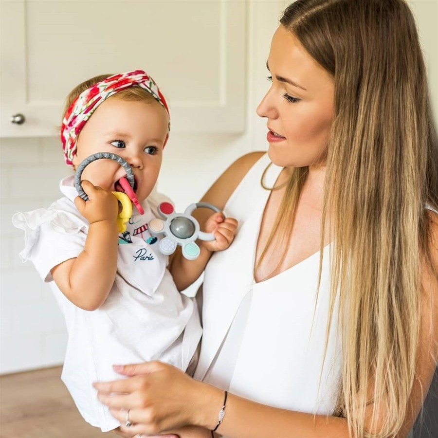 BabyOno Ορθοδοντικό μασητικό απαλής σιλικόνης με ήχο κουδουνίστρας (BN488)