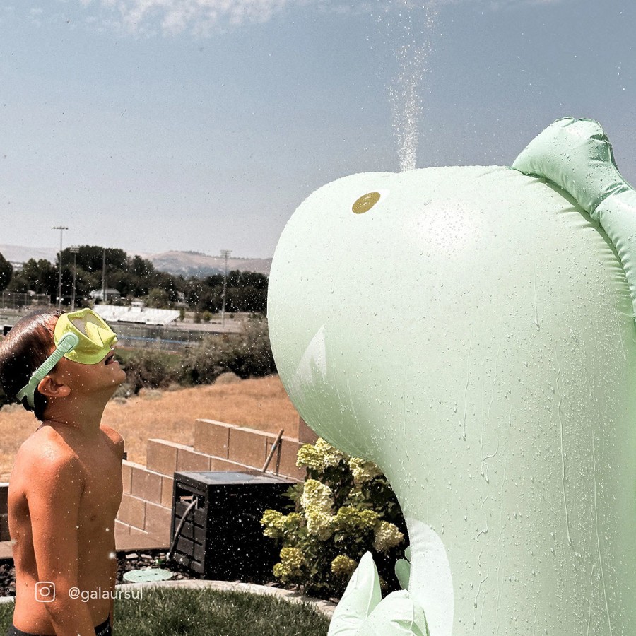 Sunnylife Φουσκωτός Ψεκαστήρας Surfing Dino Inflatable Giant Sprinkler S3PSPGSU ύψος 160cm 