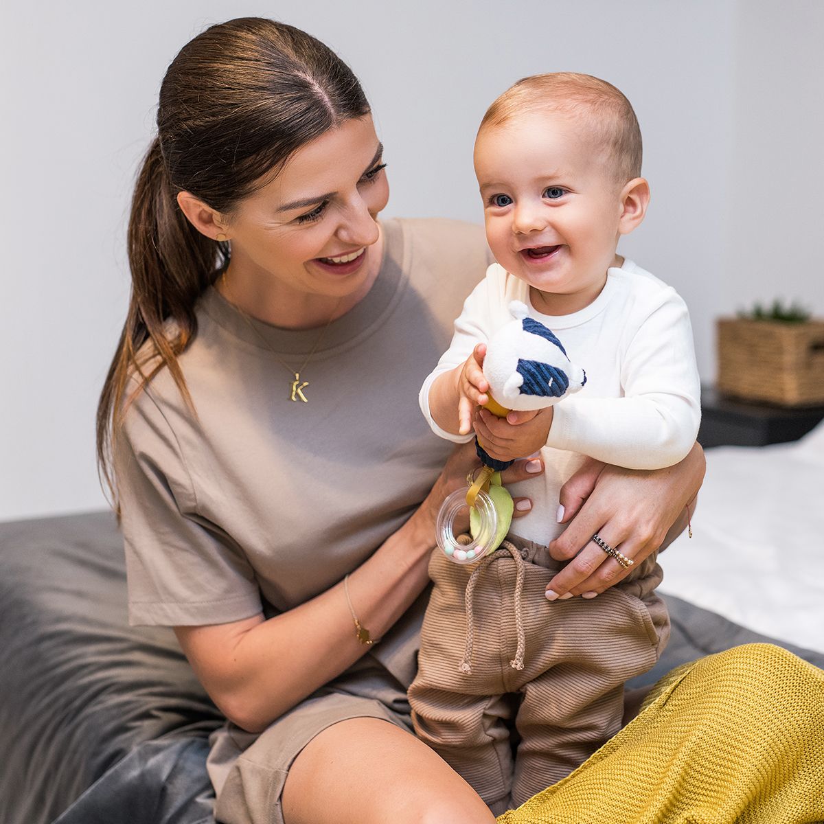 BabyOno Μαλακό Παιχνίδι με Κουδουνίστρα Έντμουντ ο Ασβός - 1