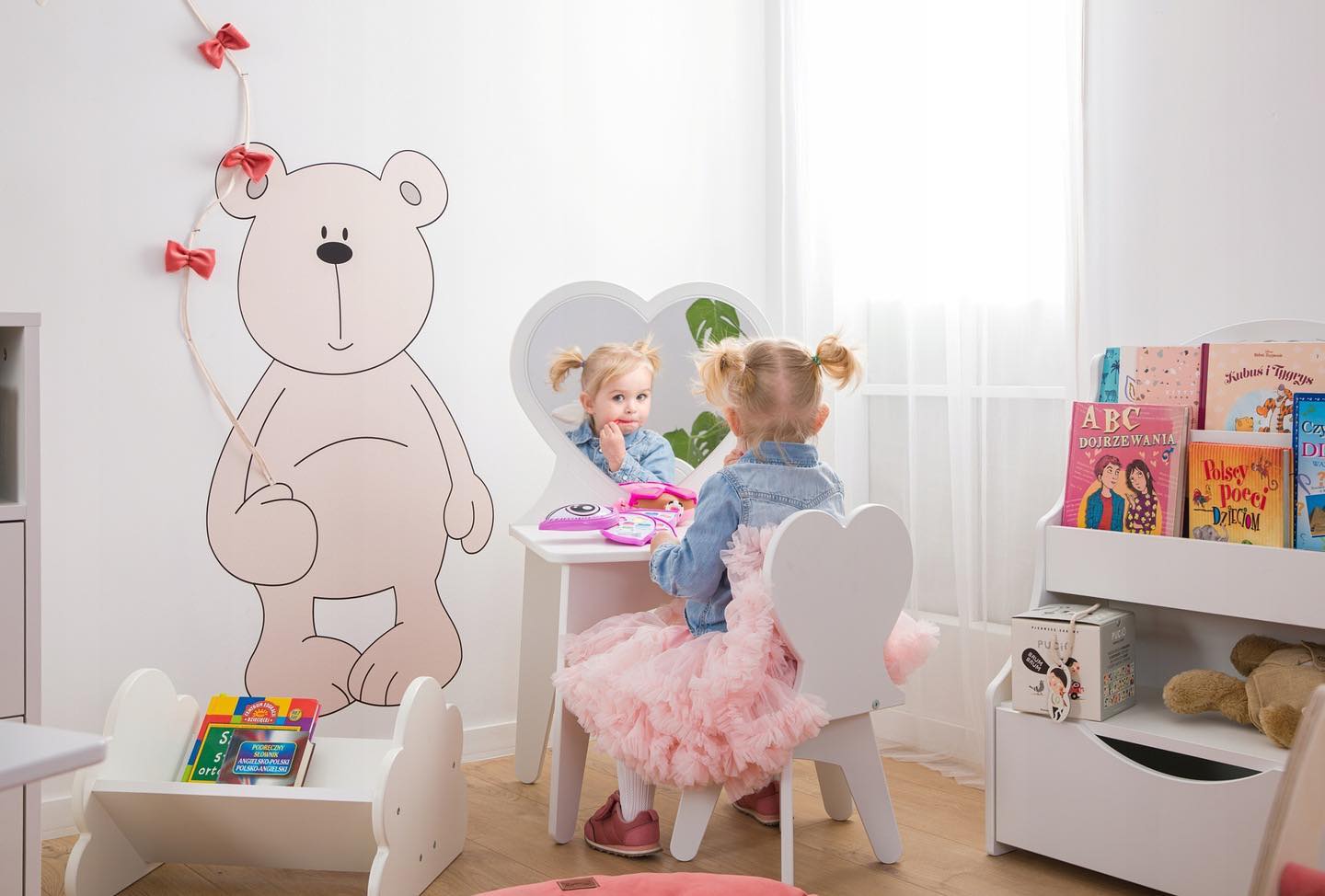 Babycute Παιδικλό Τραπεζάκι (Μπουντουάρ) με Καθρέφτη και καρεκλα - 1