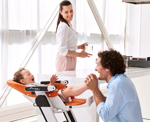 Peg-Perego Καρεκλάκι Φαγητού Siesta Follow Me Jaquars + Δώρο μαξιλάρι Baby Cushion - 1