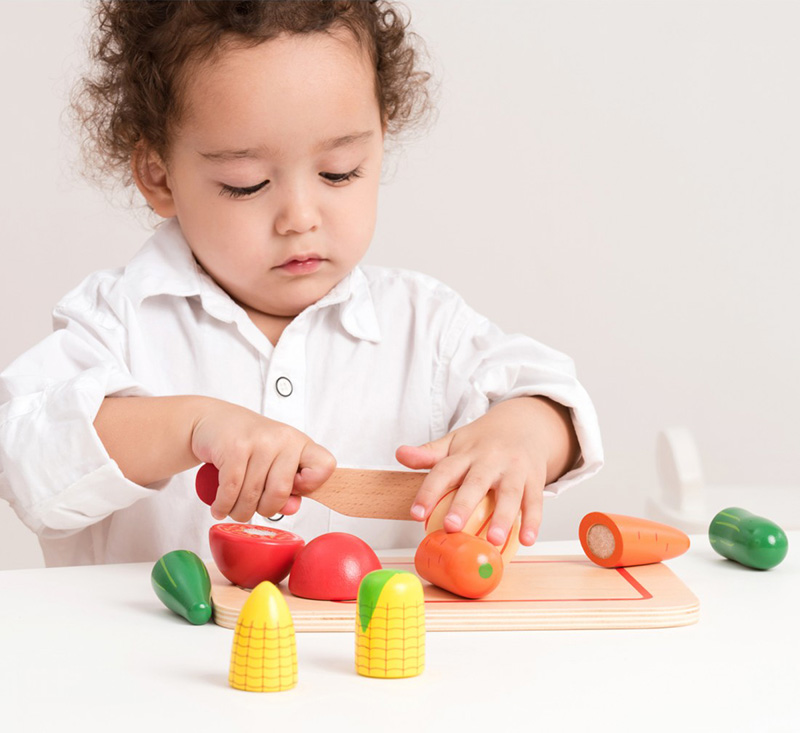 New Classic Toys Ξύλινο Παιδικό Σετ Κοπής Λαχανικών με Velcro 8τμχ. - 1