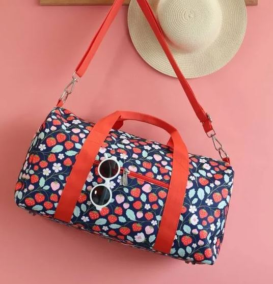 A Little Lovely Company Μικρό Weekend Bag 46x25εκ. Strawberries - 1