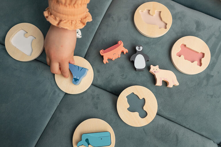 BS Toys Ξύλινο Βρεφικό Παζλ Με Σφηνώματα Shape Puzzle - 1
